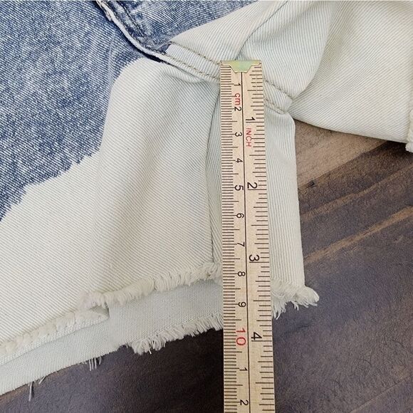 No Boundaries Double Color Denim Destructed Midi Jean Short High Rise Size 11 - Picture 6 of 9